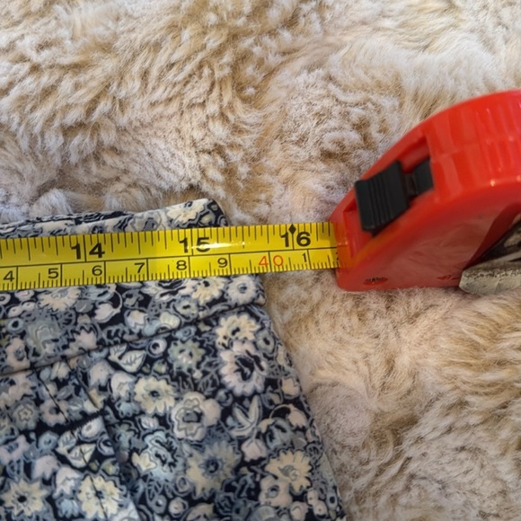 Valerie Stevens Blue and white floral print shorts size 8 #floralshorts - Picture 11 of 11